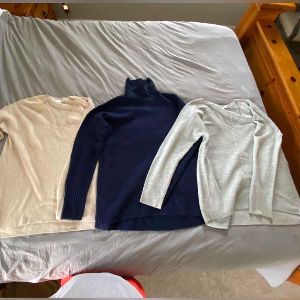 GAP set of 3 sweaters